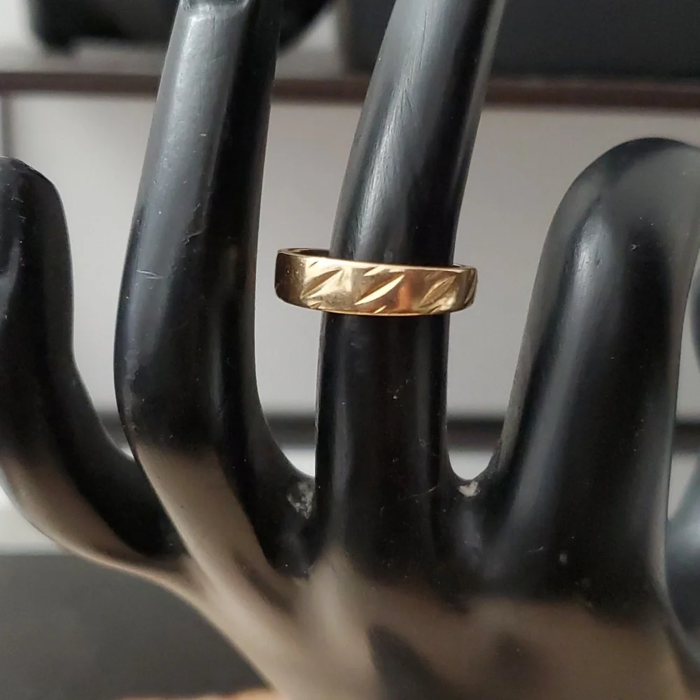 14K Gold Solid Minimalist Sturdy Wedding Ring - Picture 3 of 8